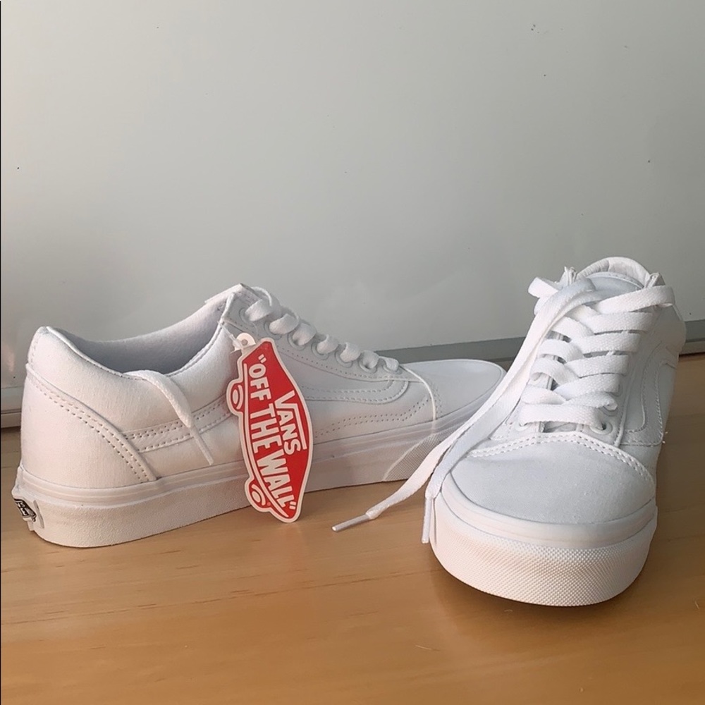 BRAND NEW Old Skool White Vans